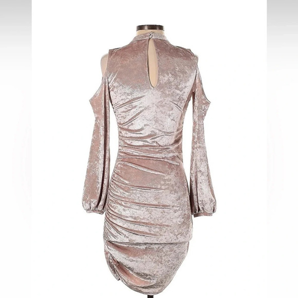 Express Light Blush Pink Crushed Velvet Cold Shoulder Dress Size XS - Picture 7 of 10